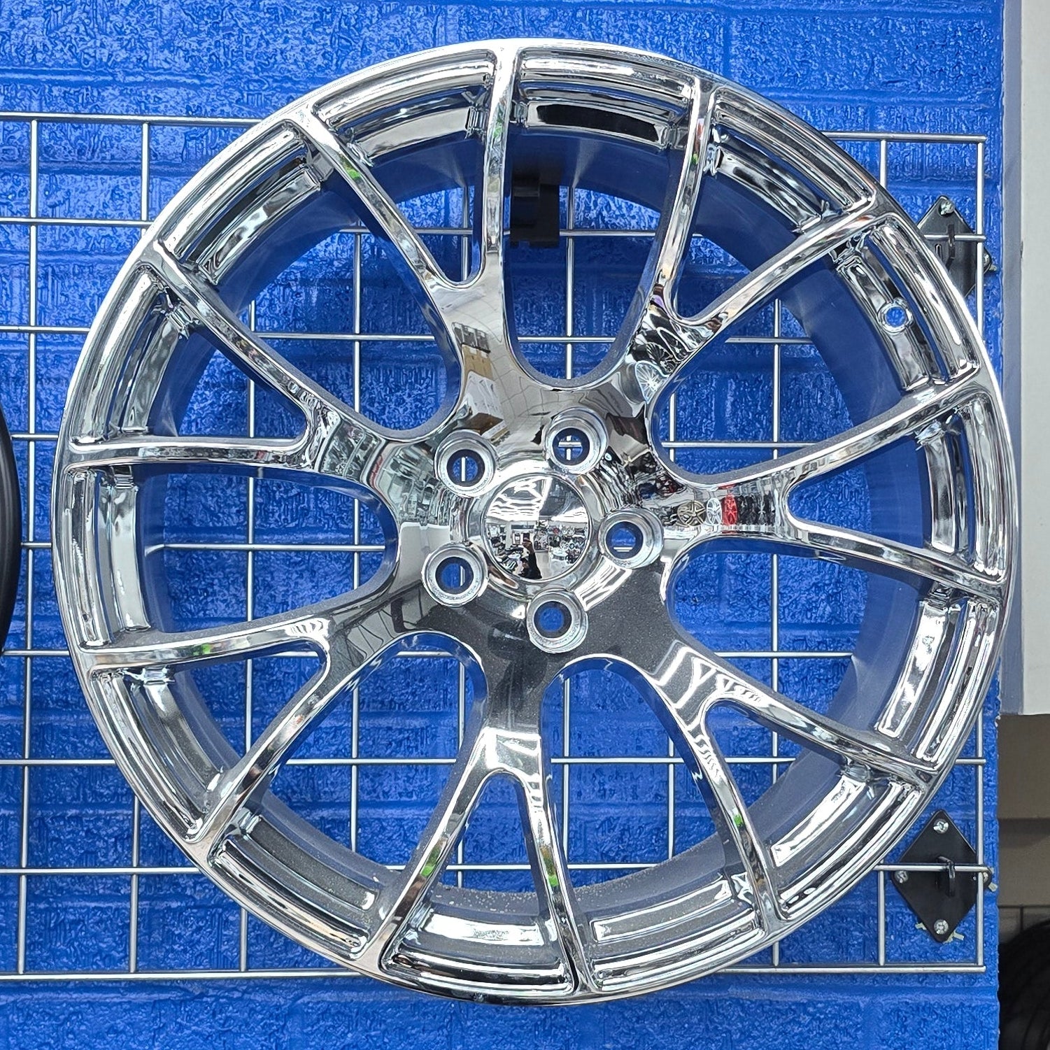 A single green leaf against a white background.